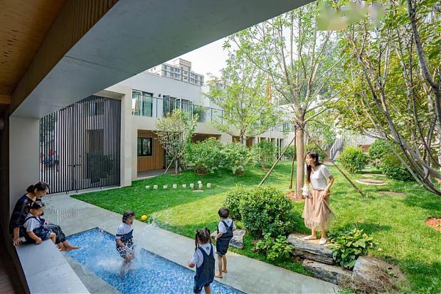 體驗鋼筋混凝土叢林中的愛之園幼兒園（LEED認證）