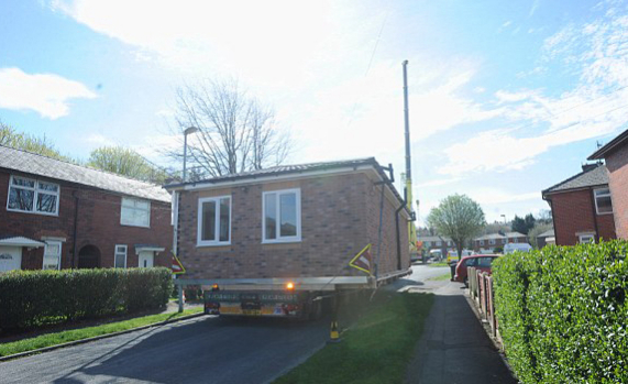 英公司組裝半成品建造節能房屋