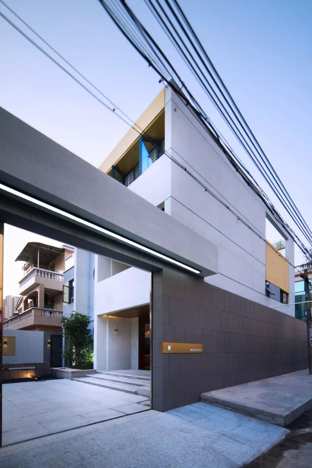 廢棄30年的舊宅，建筑師改后不僅清爽通透，還多了1間房和2個院子