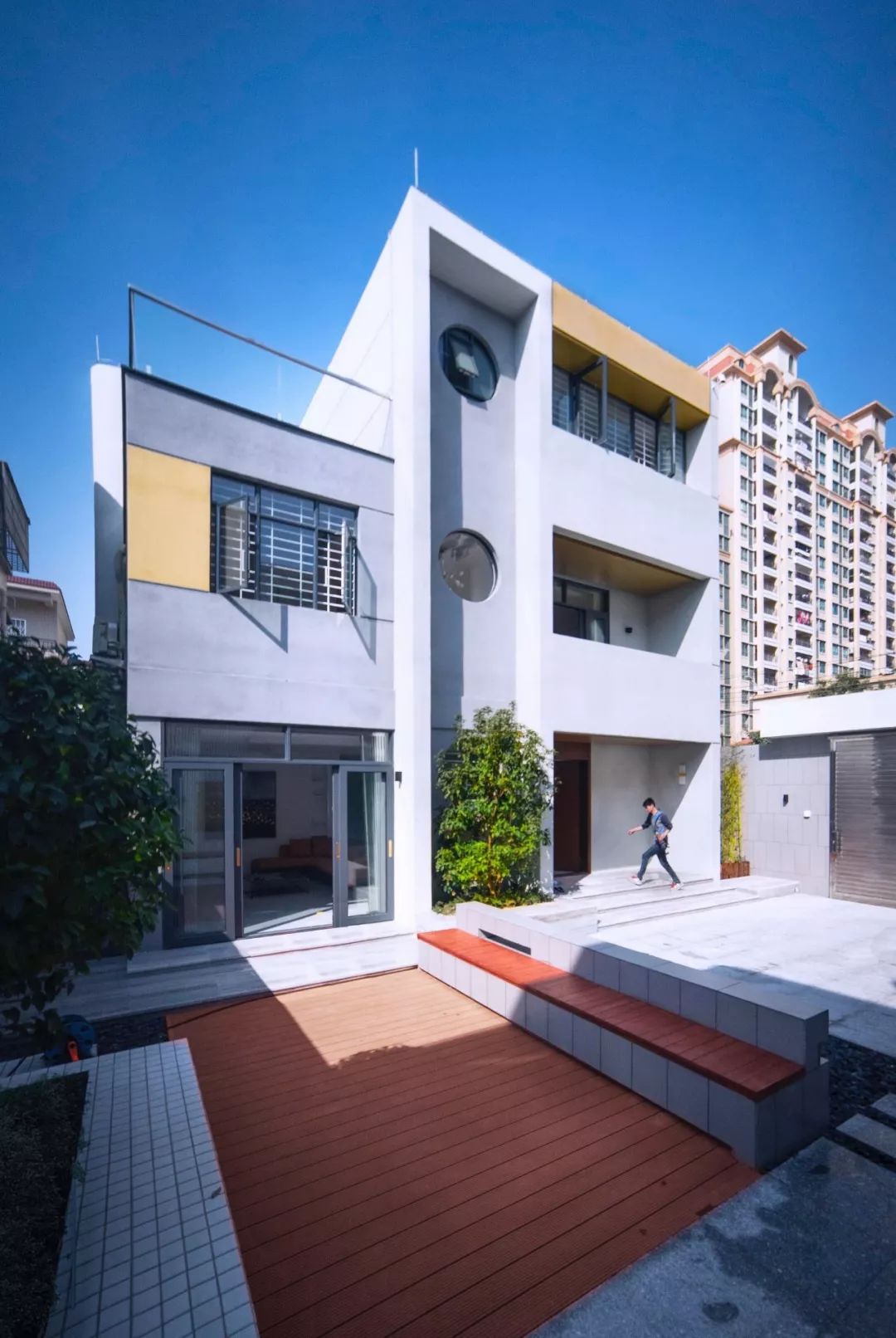 廢棄30年的舊宅，建筑師改后不僅清爽通透，還多了1間房和2個院子