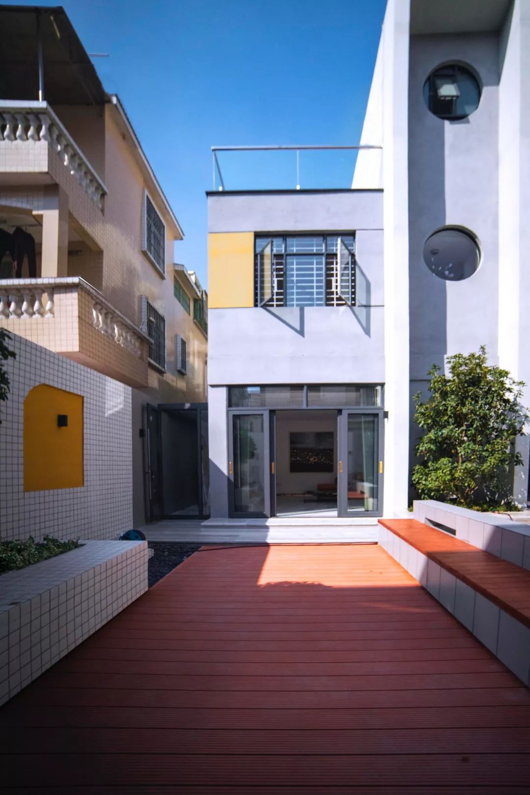 廢棄30年的舊宅，建筑師改后不僅清爽通透，還多了1間房和2個院子