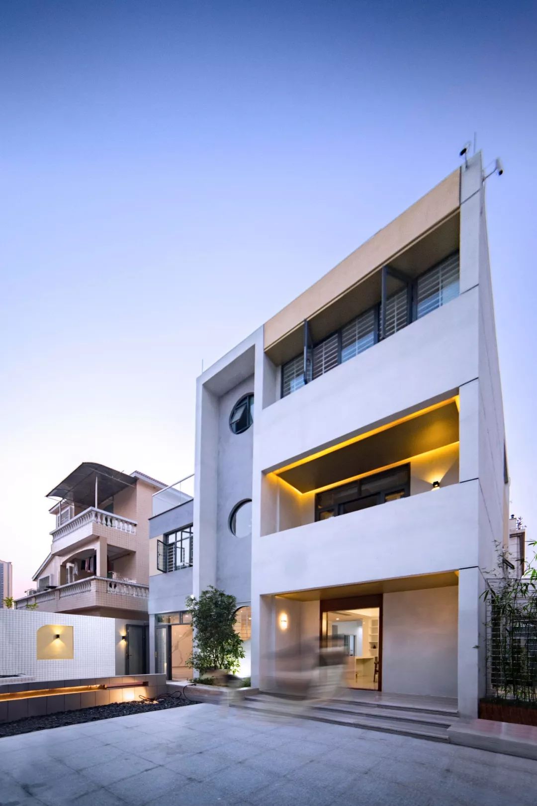 廢棄30年的舊宅，建筑師改后不僅清爽通透，還多了1間房和2個院子