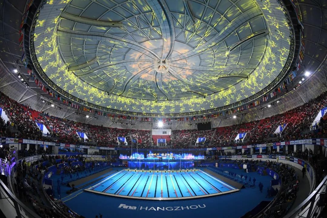 耗資11億、重達1280噸、40米高空上的“蓮花”建筑開花了！網(wǎng)友：撲面而來的中國風(fēng)！