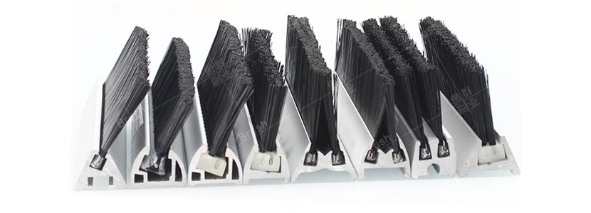 扶梯毛刷EN-115安裝標準，你還記得嗎？【傲群刷業】