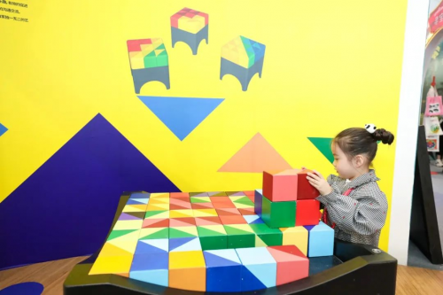 凝聚童心、童趣，“爸爸”大愛治愈天真歲月